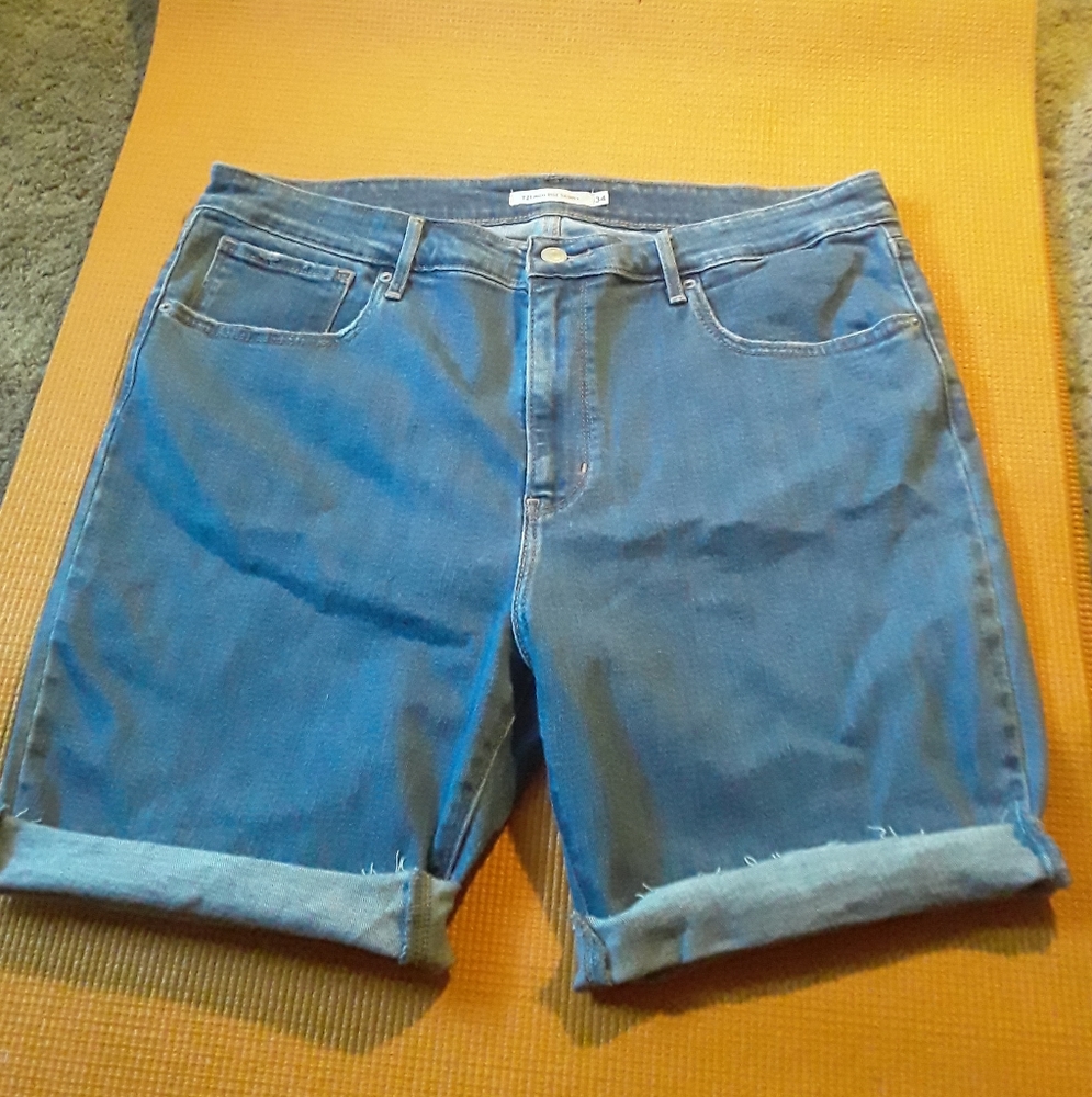 Womens Levi shorts